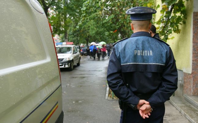 Zece agenţi de la Brigada Rutieră suspectaţi de fapte de corupţie, ridicaţi şi duşi la audieri