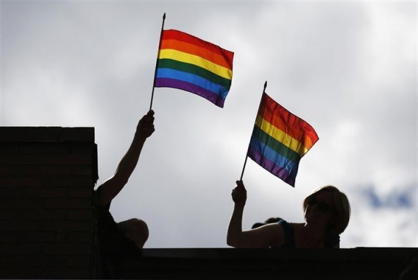 Zece persoane arestate după ce au aruncat fumigene la un forum gay în Ucraina