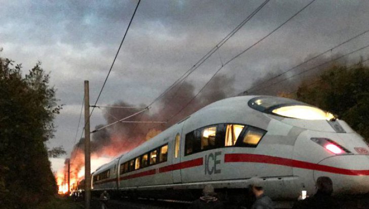 Zeci de morţi şi răniţi după ce un tren a intrat în plină viteză într-o mulţime de oameni