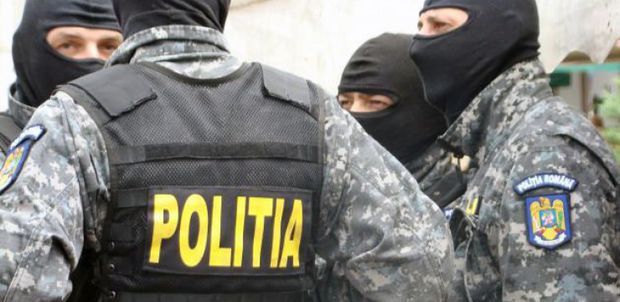 Zeci de persoane audiate la percheziții într-un dosar de proxenetism, în București și în județul Călărași
