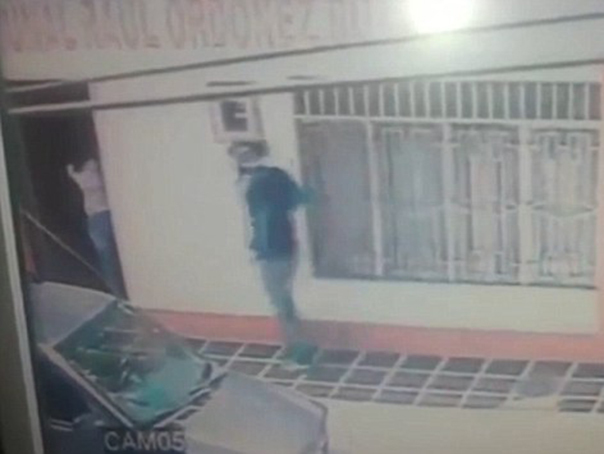 Ziarista care ancheta traficanţii de droguri din Columbia împuscată în cap în faţa redacţiei VIDEO