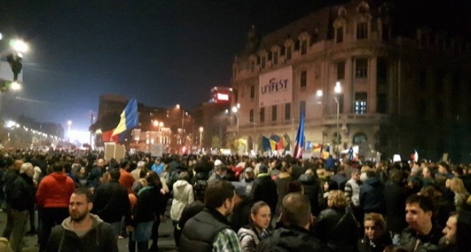 Ziua a patra: Peste 6000 de oameni au protestat in Piata Universitatii